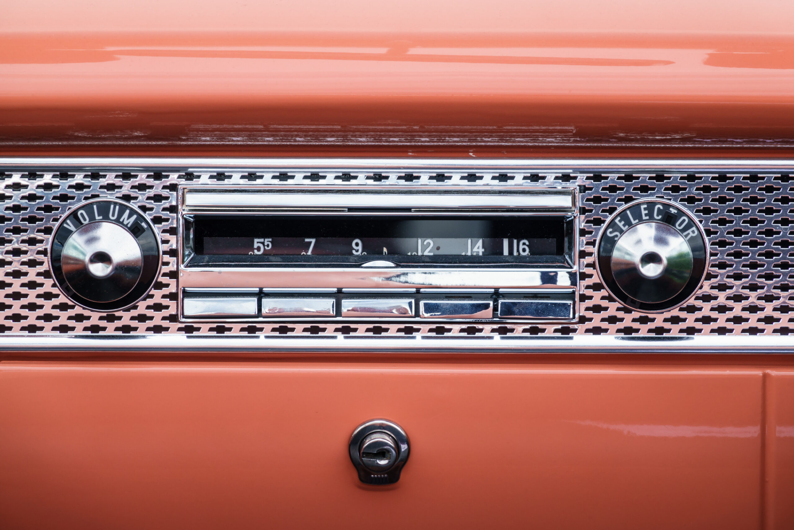 Hit the Road, Turn the Dial: A Soundscape of America’s In-Car Legacy Hit the Road, Turn the Dial: A Soundscape of America’s In-Car Legacy